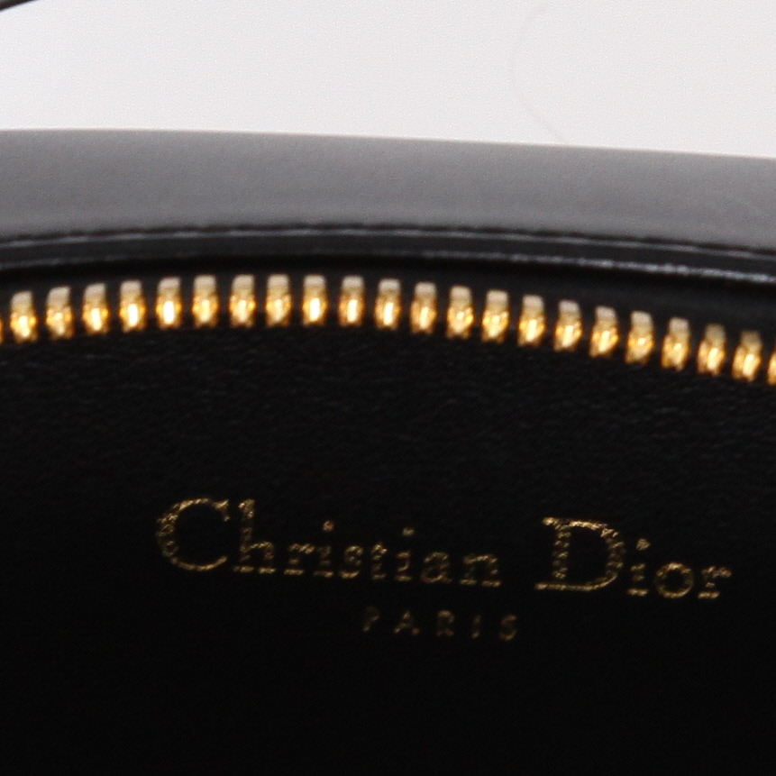Bolso bandolera Dior  Ovale CD en cuero negro - Detail D2
