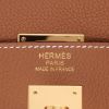 Bolso de mano Hermès  Kelly 35 cm en cuero togo color oro - Detail D2 thumbnail