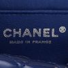 Chanel  Mini Carré handbag  in blue patent quilted leather - Detail D2 thumbnail