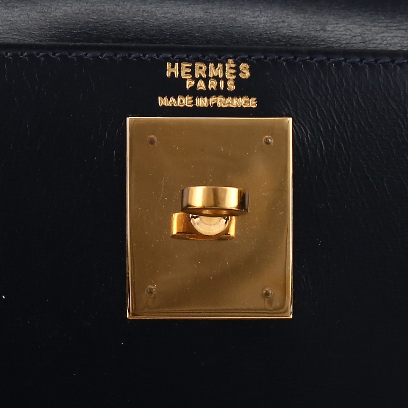 Hermès  Kelly 28 cm handbag  in navy blue box leather - Detail D2
