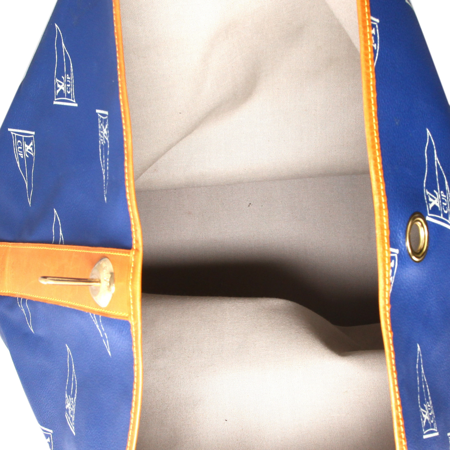 Sac de voyage Louis Vuitton  America's Cup en toile monogram enduite bleue et cuir naturel - Detail D3