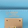 Hermès  Kelly 28 cm handbag  in blue and white bicolor  epsom leather - Detail D2 thumbnail