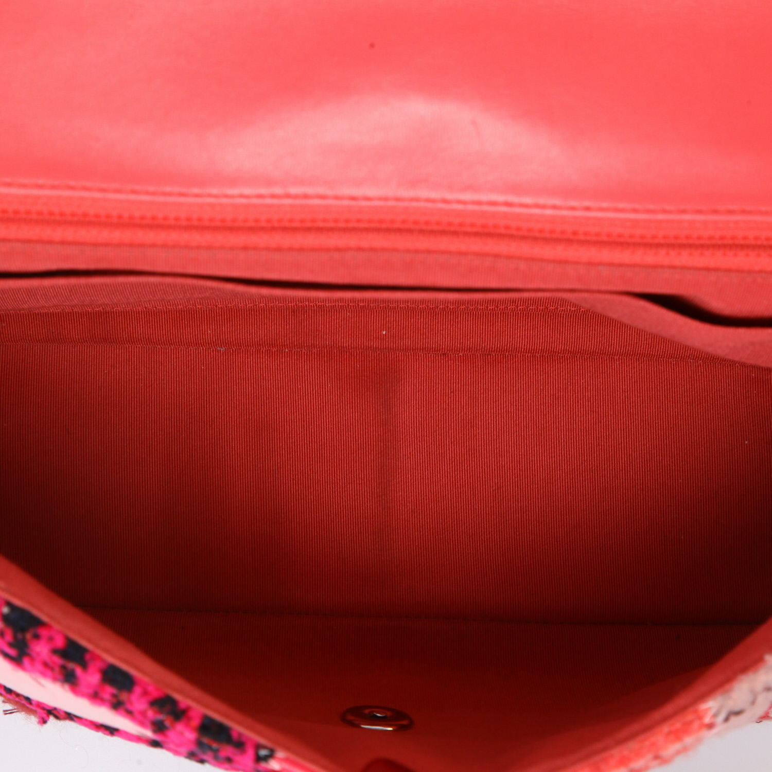 Bolso de mano Chanel  Timeless en tweed rosa y rojo y cuero rosa - Detail D3