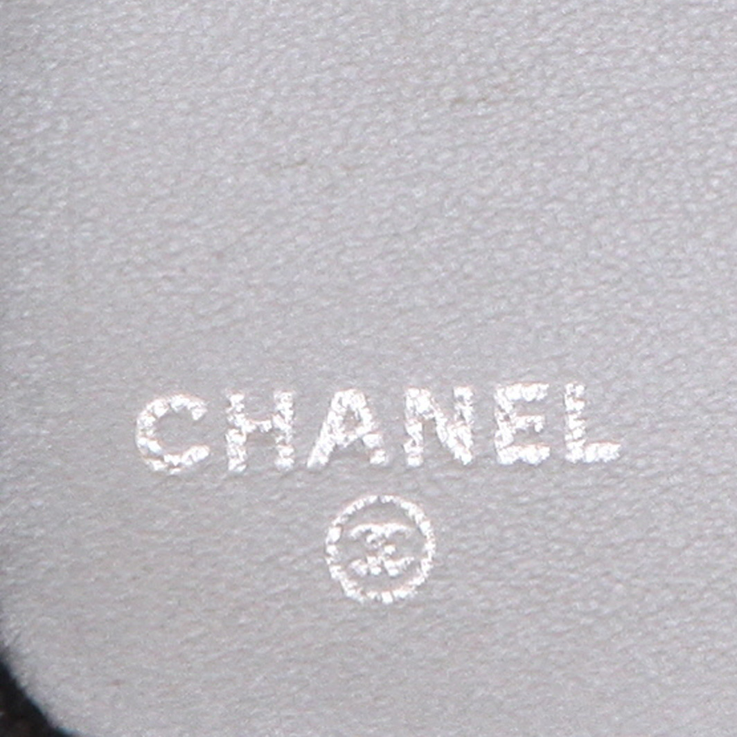Portefeuille Chanel  Camelia - Wallet en cuir noir - Detail D2