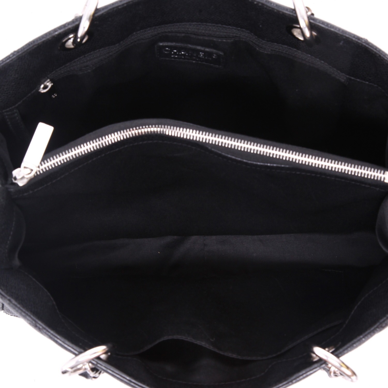 Borsa da spalla o a mano Chanel  Shopping GST in pelle martellata e trapuntata nera - Detail D3