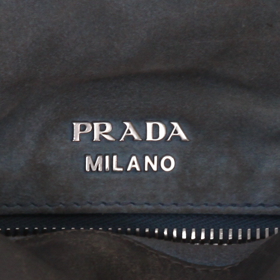 Prada  Etiquette shoulder bag  in grey leather - Detail D2