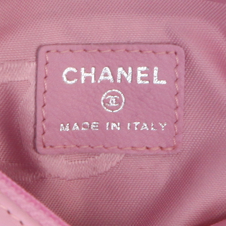 Bolsito de mano Chanel  Cambon en cuero acolchado rosa y negro - Detail D2