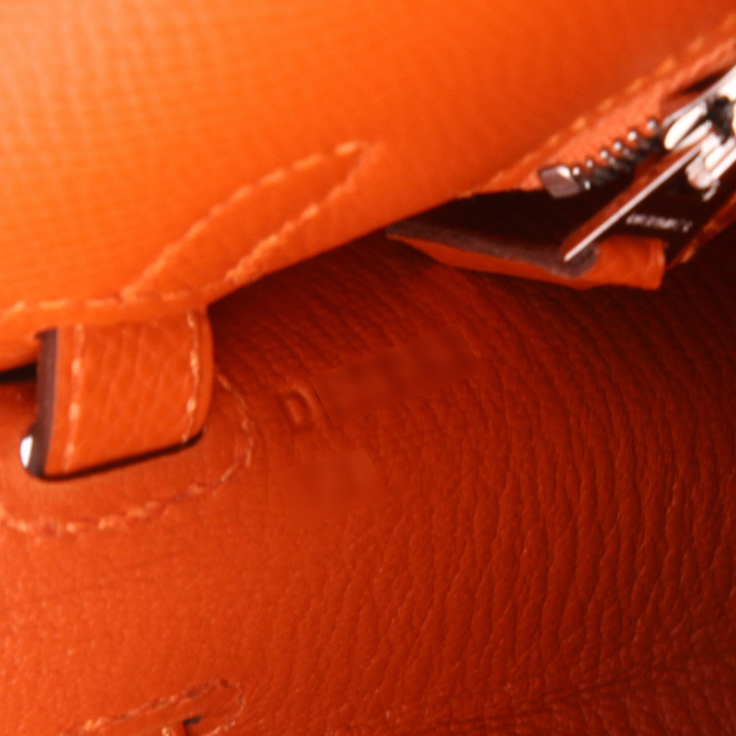Bolso de mano Hermès  Kelly 25 cm en cuero epsom naranja - Detail D4