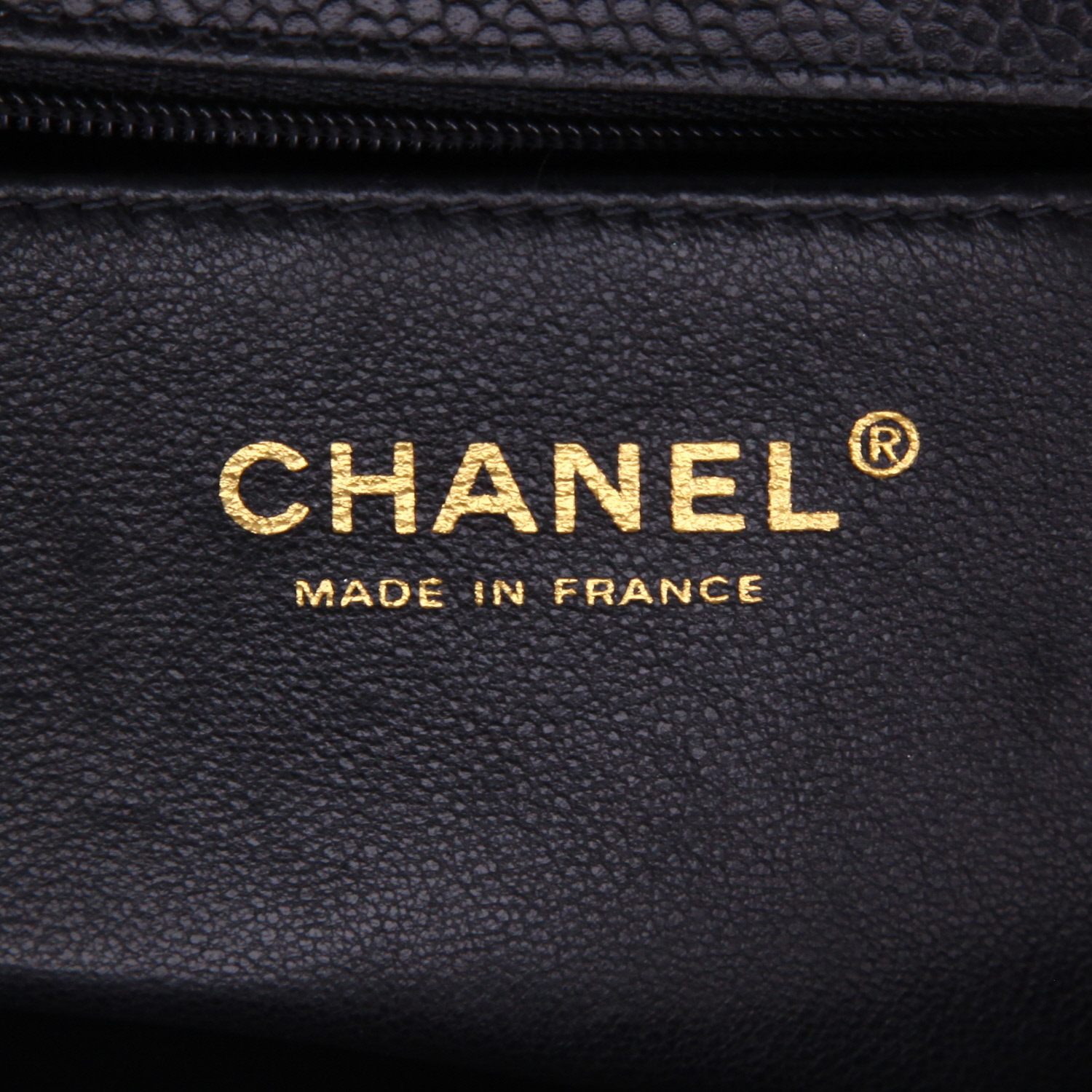 Chanel  Timeless Jumbo handbag  in black quilted grained leather - Detail D2