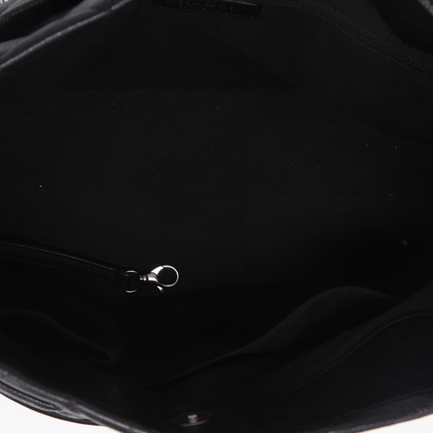 Sac à main Chanel   en cuir grainé matelassé noir - Detail D3