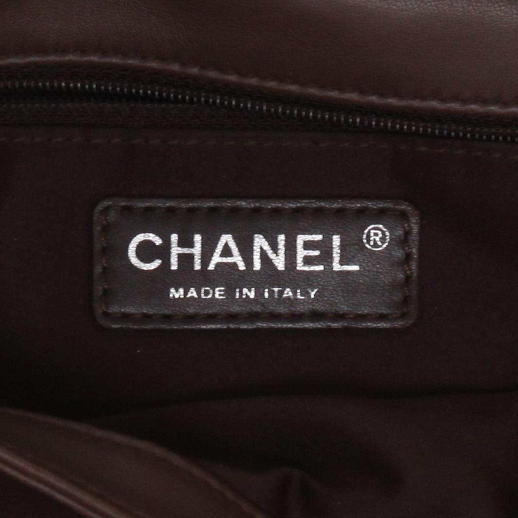 Bolso de mano Chanel  Baguette en piel de pitón marrón - Detail D2