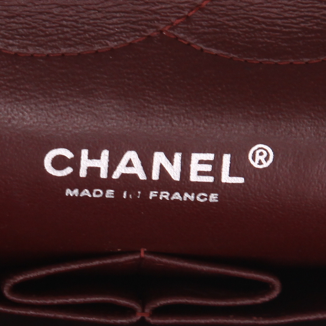 Chanel  Timeless Jumbo shoulder bag  in black quilted leather - Detail D2