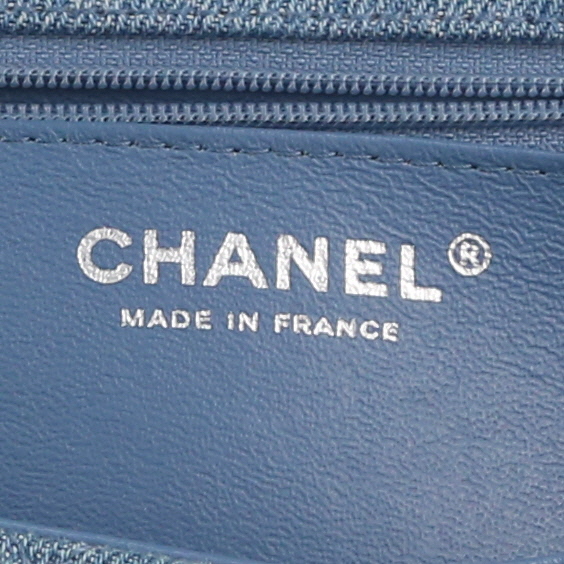 Borsa Chanel  Timeless Classic in denim blu - Detail D2