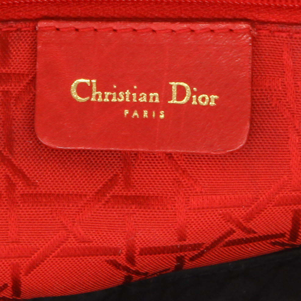 Bolso de mano Dior  Lady Dior en lona cannage negra y charol negro - Detail D2