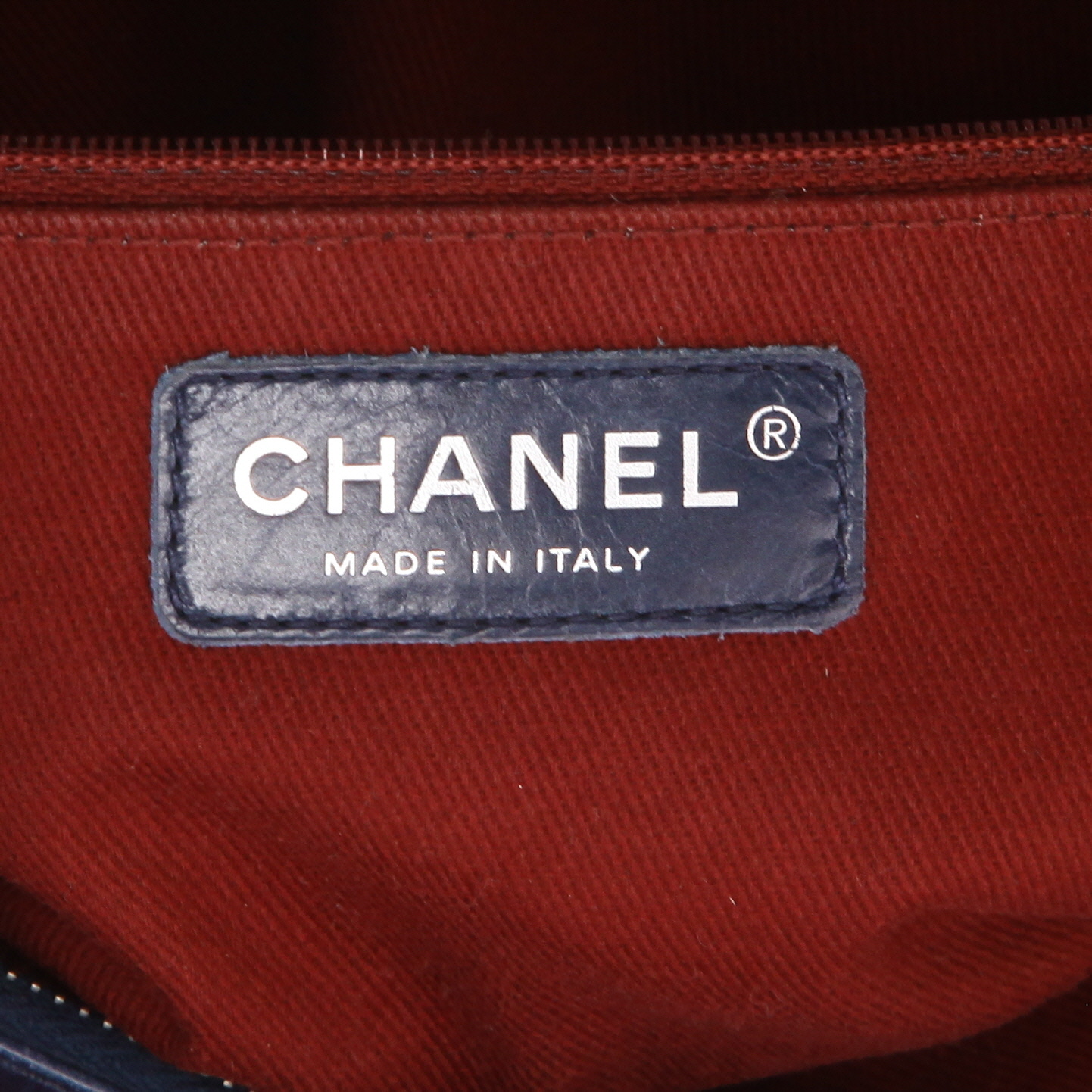 Sac à main Chanel  Timeless Jumbo en cuir matelassé bleu-marine - Detail D2