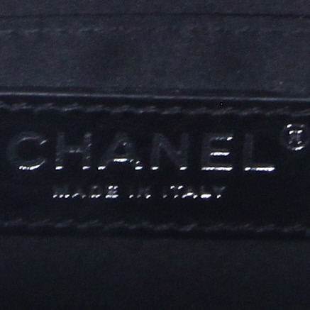 Sac bandoulière Chanel  Camera en cuir matelassé noir - Detail D2