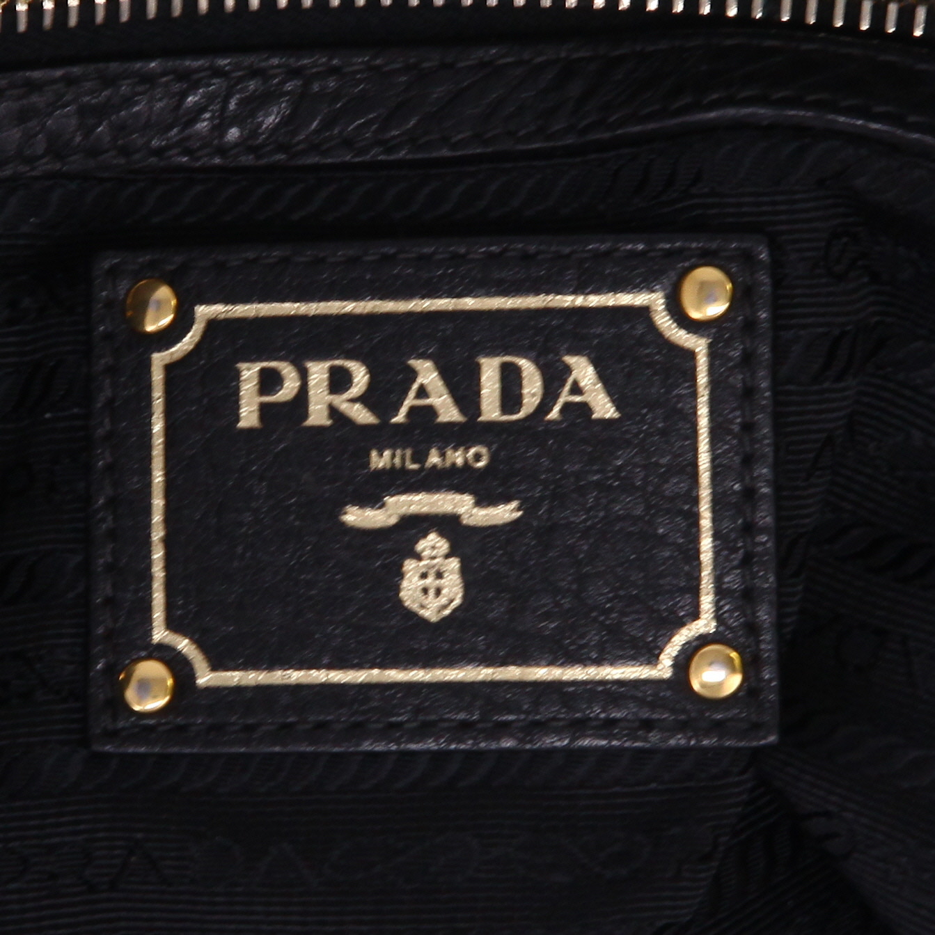 Sac à main Prada   en cuir grainé noir - Detail D2