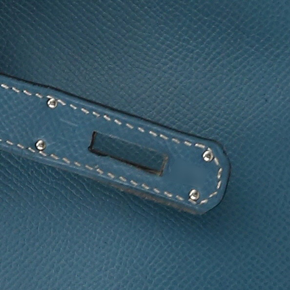 Hermès  Kelly 32 cm handbag  in blue jean Courchevel leather - Detail D3