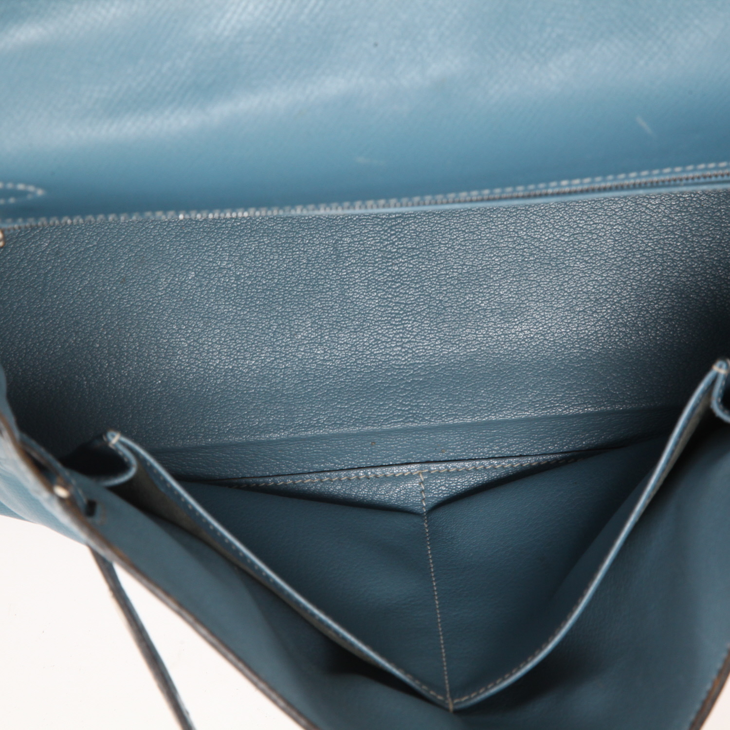 Sac à main Hermès  Kelly 32 cm en cuir Courchevel bleu-jean - Detail D4