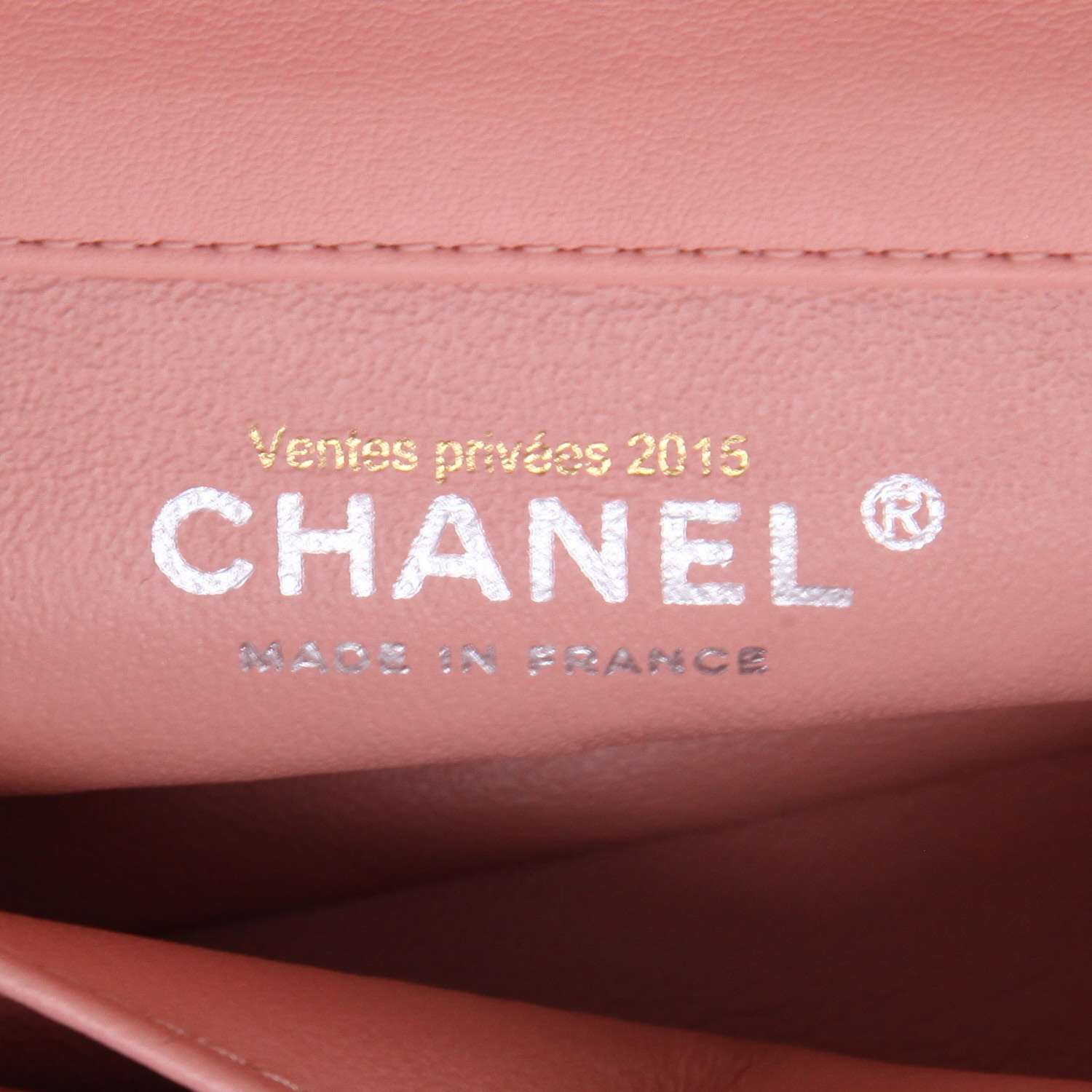 Chanel  Mini Timeless shoulder bag  in pink patent quilted leather - Detail D2