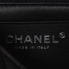Bolso de mano Chanel 2.55 mini  en cuero acolchado con motivos de espigas negro - Detail D2 thumbnail