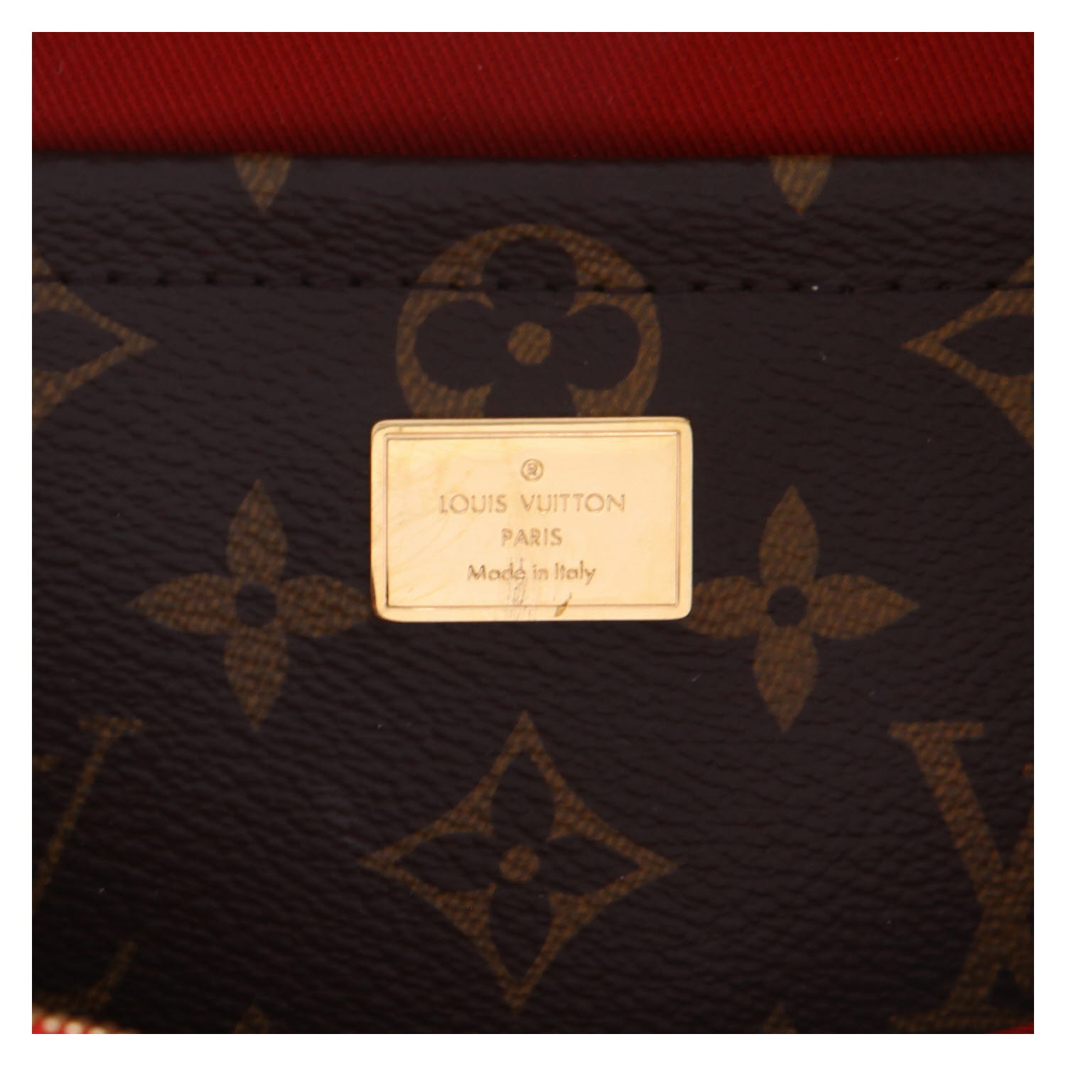 Sac bandoulière Louis Vuitton  Venice en cuir verni rouge et toile monogram - Detail D2