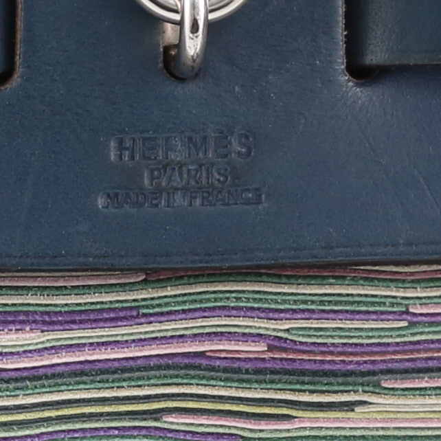 Bolso para llevar al hombro o en la mano Hermès  Herbag en cuero vibrato gris azul y violeta y cuero azul - Detail D2