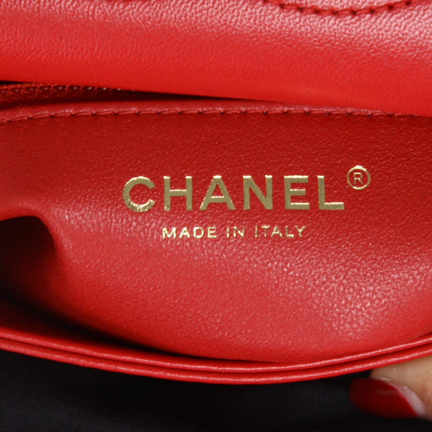 Chanel  Trendy CC handbag  in red quilted leather - Detail D2