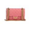 Bolso de mano Chanel 2.55 en cuero acolchado rosa - 360 thumbnail