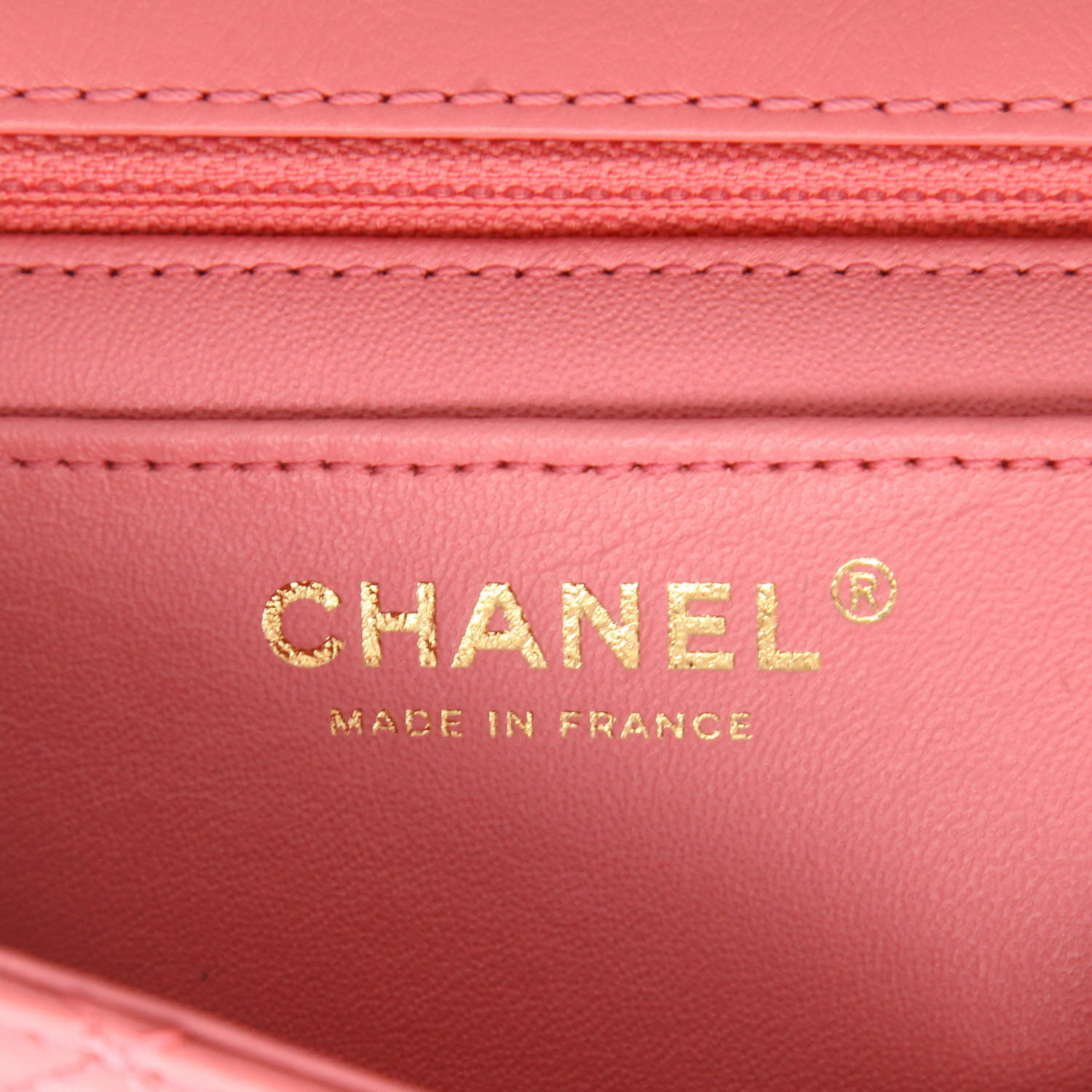 Chanel 2.55 handbag  in pink quilted leather - Detail D2