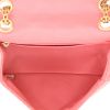 Bolso de mano Chanel 2.55 en cuero acolchado rosa - Detail D3 thumbnail