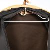 Funda protectora para ropa Louis Vuitton  Porte-habits en lona Monogram marrón y cuero natural - Detail D3 thumbnail