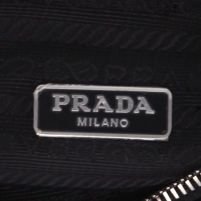 Sac bandoulière Prada  Re-Edition 2005 en toile et cuir noire - Detail D2