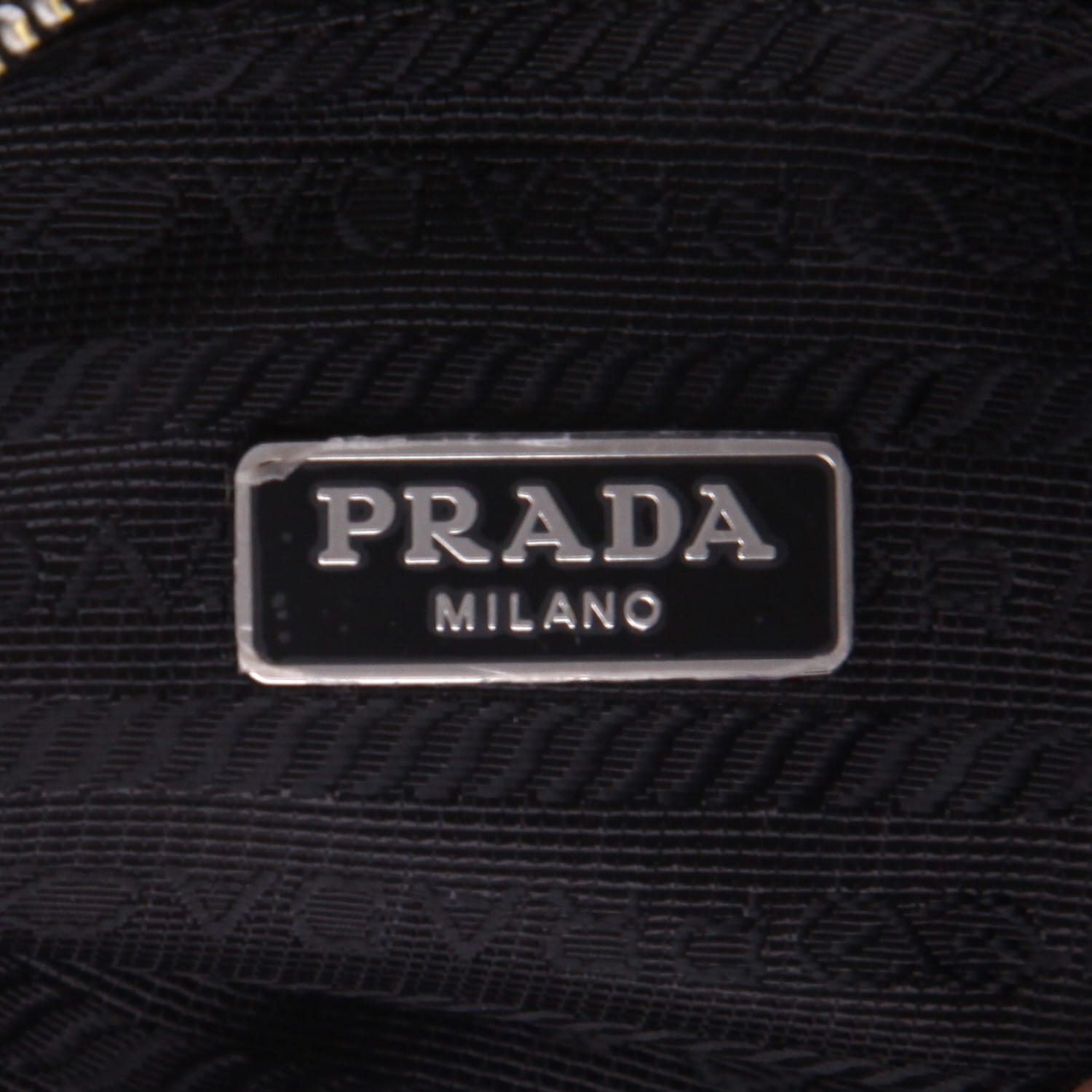 Prada  Re-Edition 2005 shoulder bag  in black canvas and leather - Detail D2