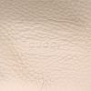 Bolso bandolera Gucci   en cuero blanco - Detail D2 thumbnail