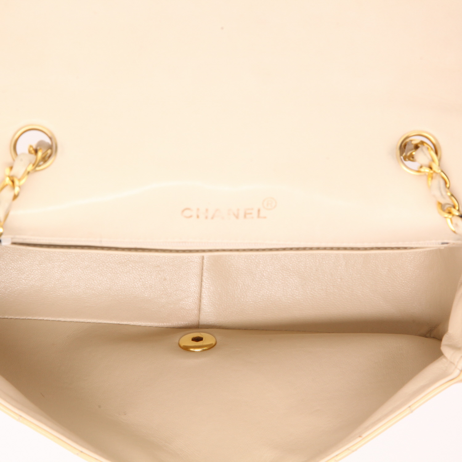 Bolso bandolera Chanel  Mademoiselle en charol acolchado beige - Detail D3