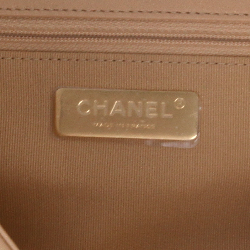 Borsa a tracolla Chanel  19 in pelle trapuntata beige - Detail D2