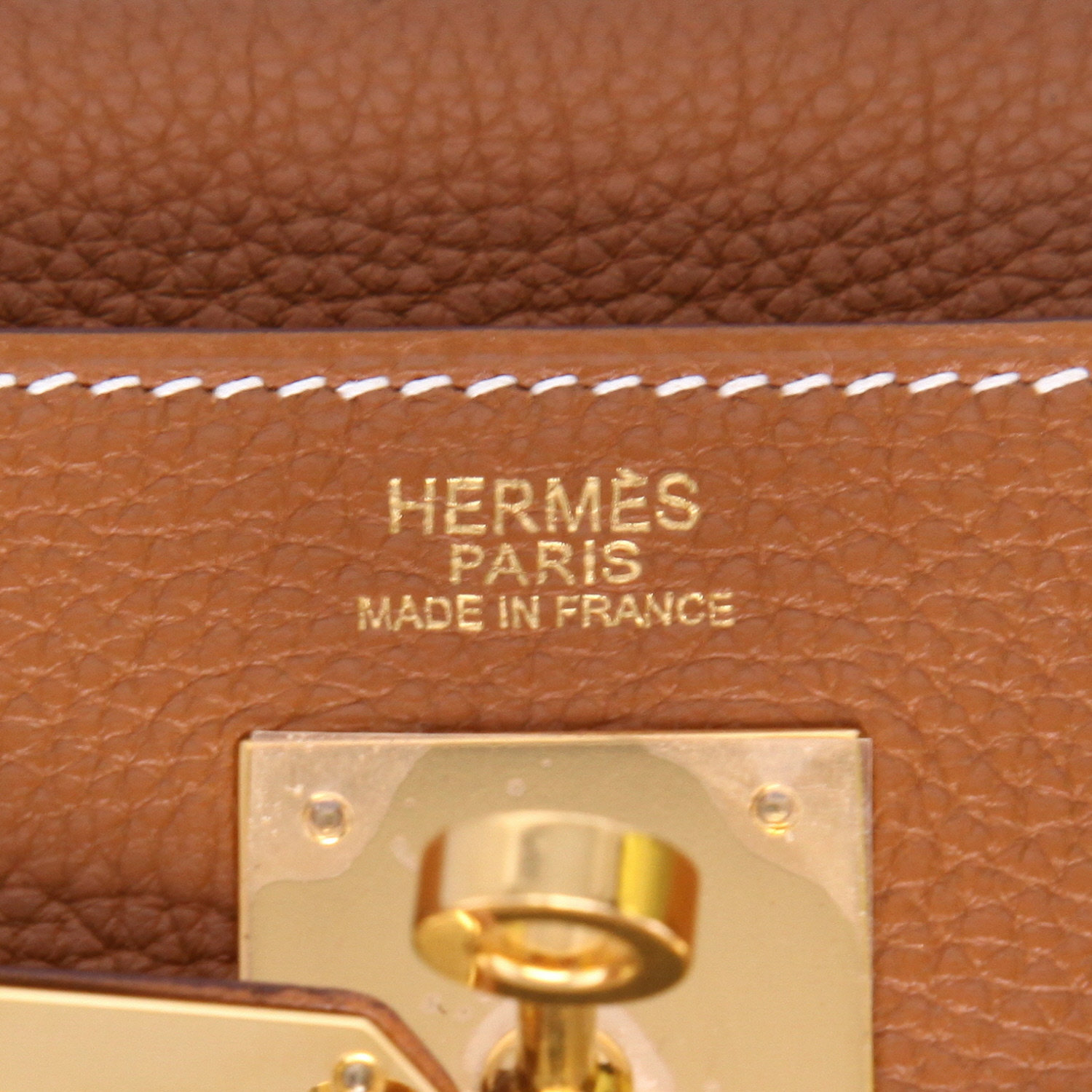 Hermès  Kelly 32 cm handbag  in gold togo leather - Detail D2