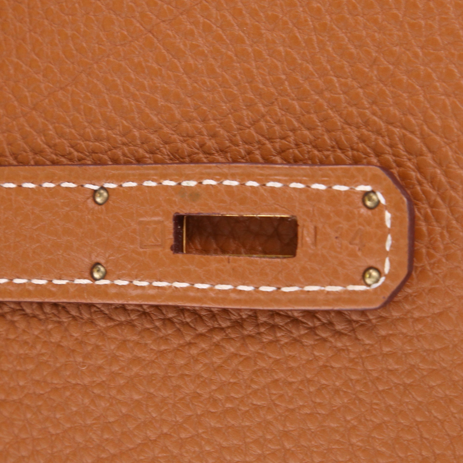 Bolso de mano Hermès  Kelly 32 cm en cuero togo color oro - Detail D4