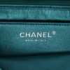 Sac bandoulière Chanel   en cuir irisé bleu - Detail D2 thumbnail