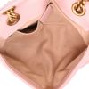 Bolso bandolera Gucci  GG Marmont mini  en cuero acolchado rosa - Detail D3 thumbnail