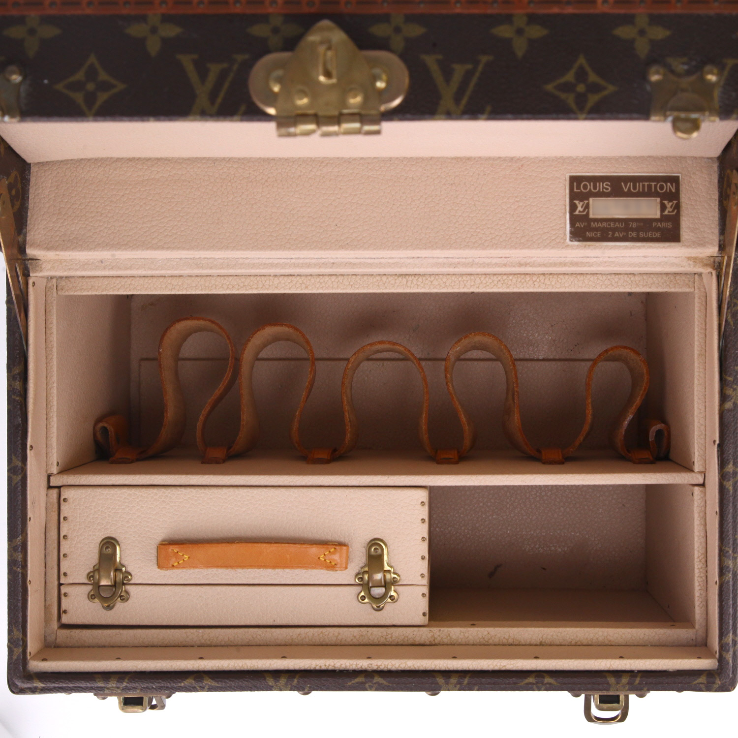 Louis Vuitton  Boîte à Pharmacie vanity case  in brown monogram canvas  and lozine (vulcanised fibre) - Detail D3