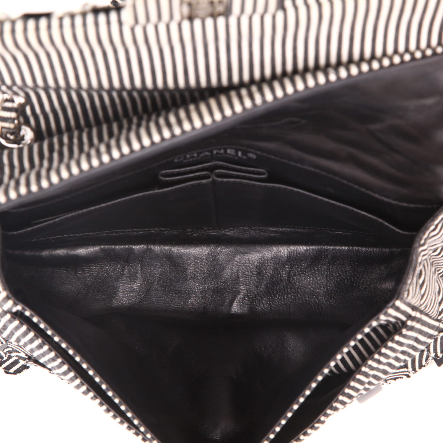 Chanel  Timeless handbag  in black and white canvas - Detail D3