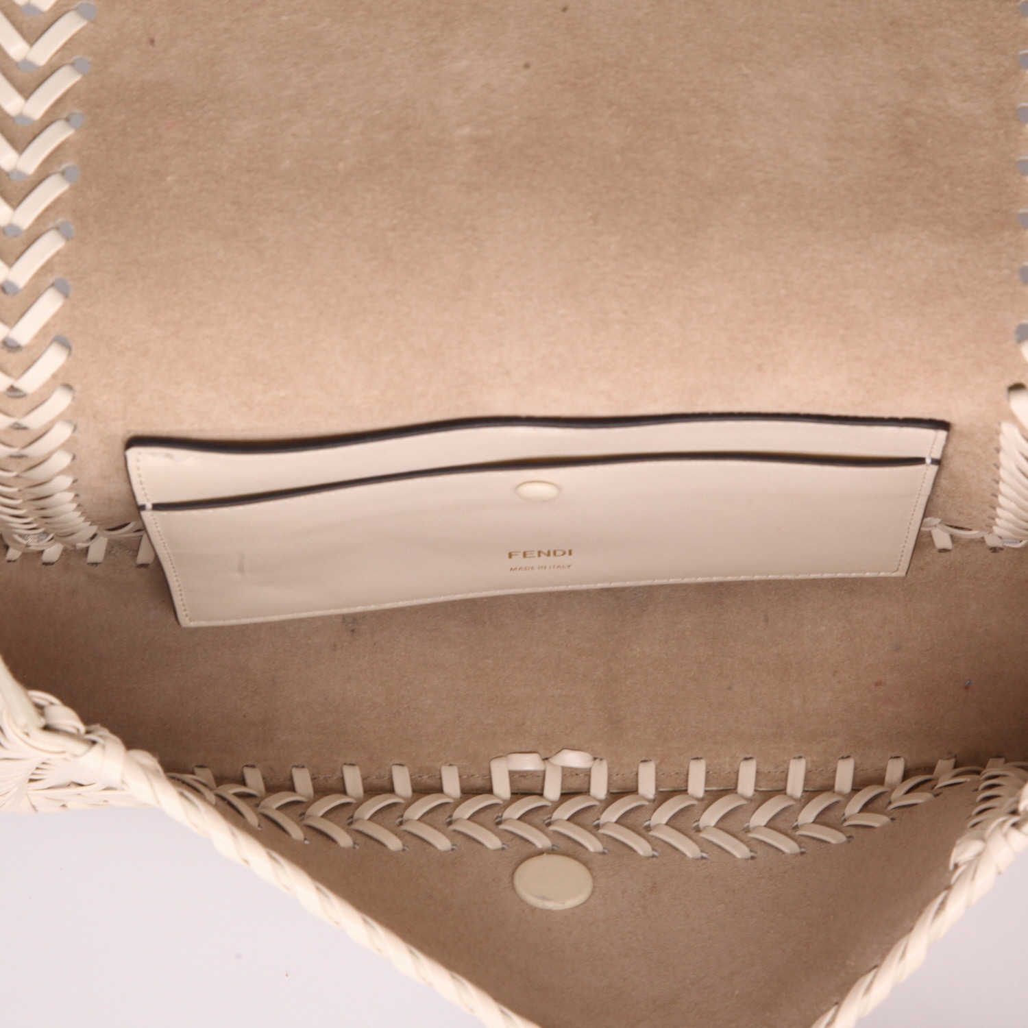 Fendi  Baguette handbag  in cream color leather - Detail D3