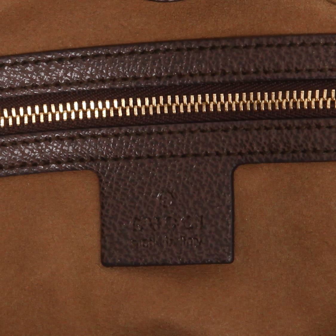 Bolso bandolera Gucci  Suprême GG en lona Monogram revestida beige y cuero marrón - Detail D2