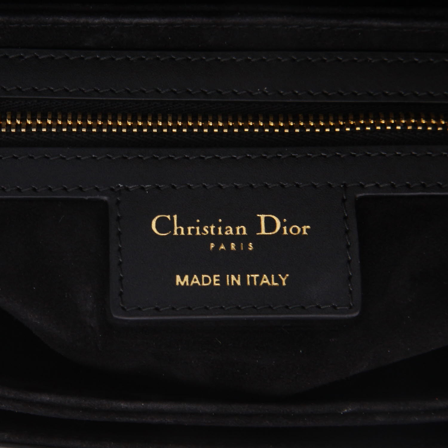 Bolso bandolera Dior  30 Montaigne Avenue en cuero negro - Detail D2