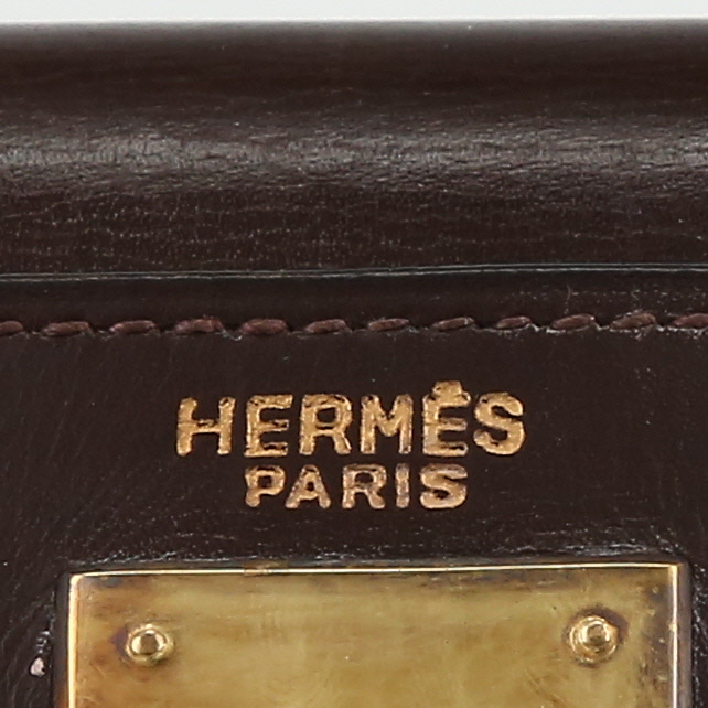 Hermès  Kelly 28 cm handbag  in brown box leather - Detail D2