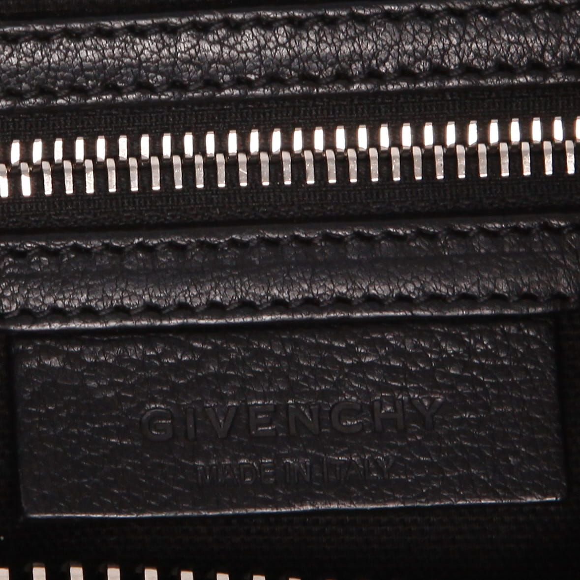 Borsa Givenchy  Antigona modello piccolo  in pelle nera - Detail D2