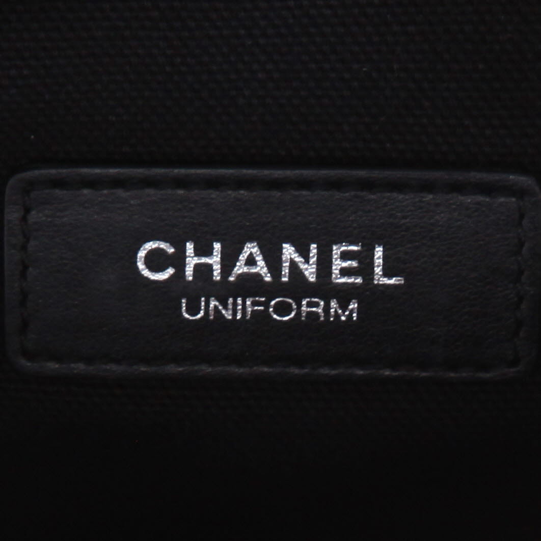 Bolsito-cinturón Chanel  Pochette en cuero acolchado negro - Detail D2