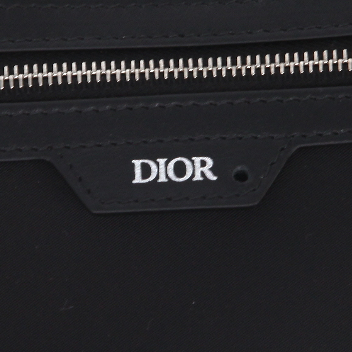 Bolsito de mano Dior  Marsupio en cuero Monogram y cuero negro - Detail D2